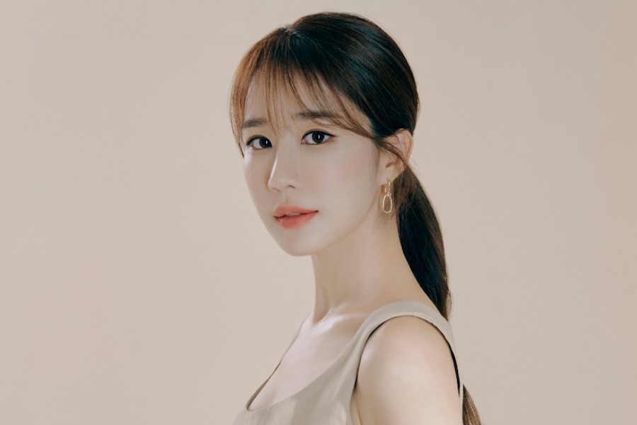 Yoo In Na Joins New Agency Following Departure From YG + Drops New Profile Photo