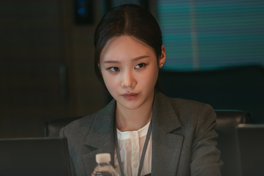 Kim Min Seol Transforms Into A Calculated Ambition-Driven Villainess In “First Man”