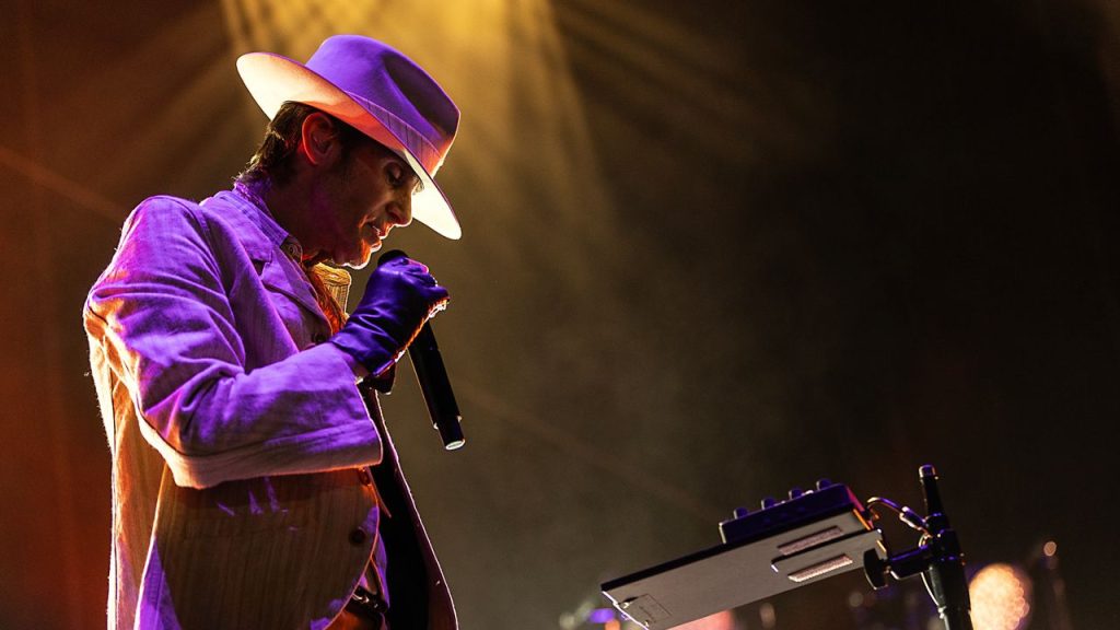 Perry Farrell Apologizes to Jane’s Addiction (Again)