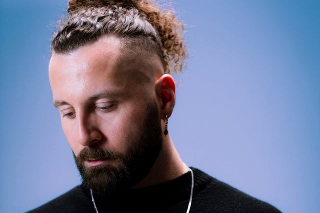 Grammy Nominated Elderbrook Reinvents Kim Carnes Classic ‘Bette Davis Eyes’, Announces Upcoming Tour Dates