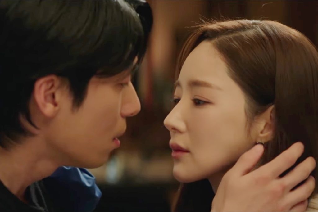 Watch: Wi Ha Joon Falls For Park Min Young While Investigating Her In Suspenseful Teaser For “Siren’s Kiss”