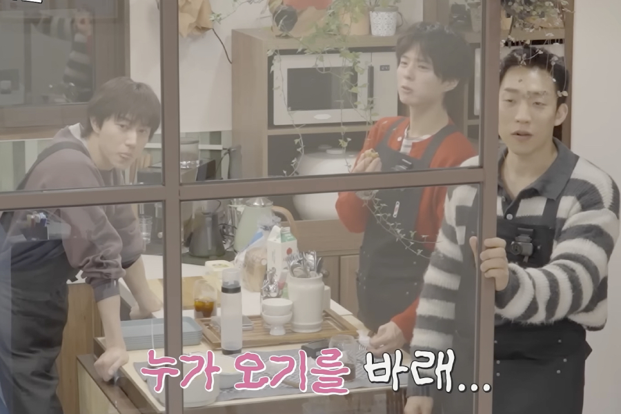 Watch: Park Bo Gum, Lee Sang Yi, And Kwak Dong Yeon Nervously Watch The Door For Customers In New Variety Show